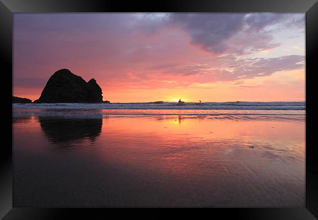 Surfers Beach Sunset Framed Print by craig sivyer
