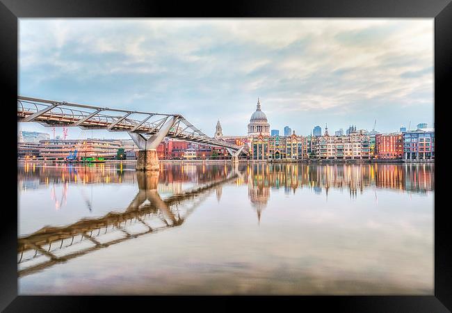  River Thames at Dawn Framed Print by peter tachauer