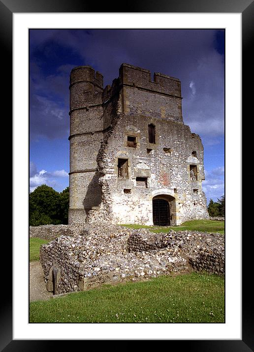 Donnington castle Framed Mounted Print by Graham Piper