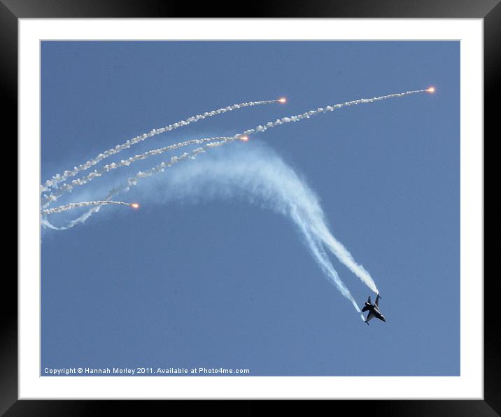 F-16 at Airbourne! Framed Mounted Print by Hannah Morley