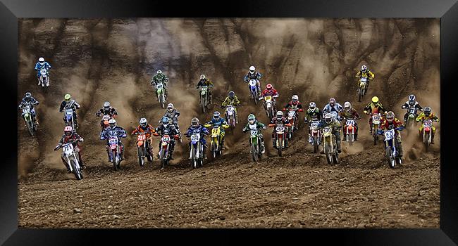 Motocross charge Framed Print by Sam Smith