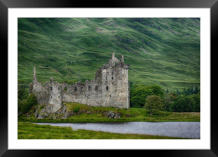 Kilchurn Castle Framed Mounted Print by Sam Smith