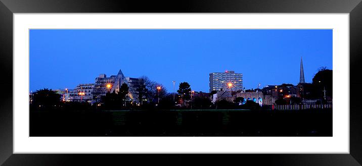 Southampton At Dusk Framed Mounted Print by Louise Godwin