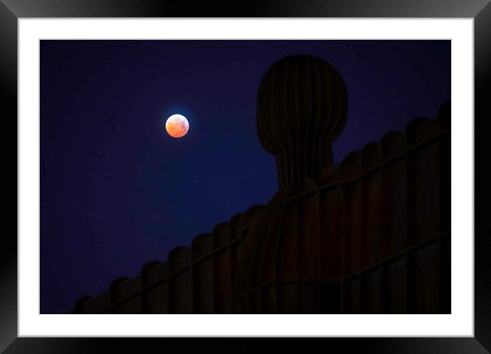 Super Blood Wolf Moon 2019 Angel of the North Framed Mounted Print by Paul Appleby