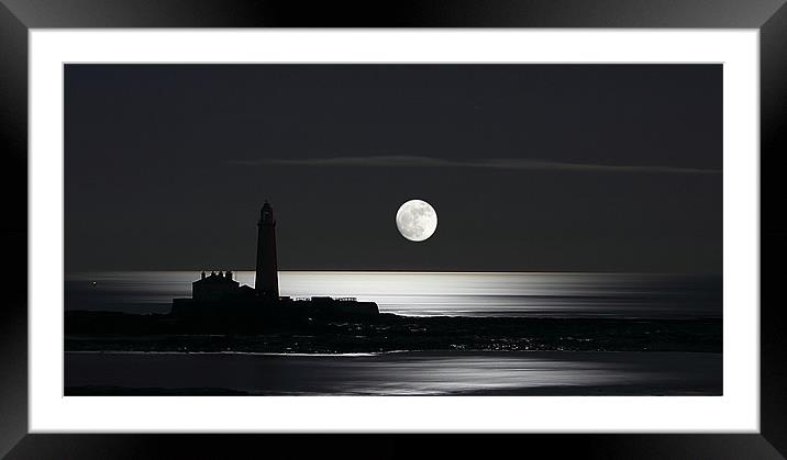Mooning Mary Framed Mounted Print by Paul Appleby