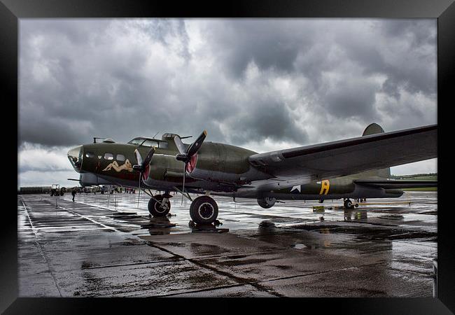 B17 Flying Fortress  Framed Print by J Biggadike