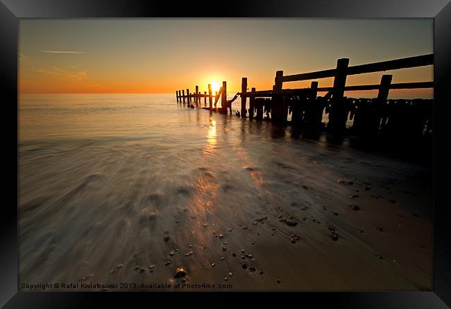 Happisburgh-sunrise Framed Print by R K Photography
