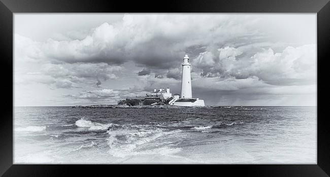 St Mary’s Lighthouse Framed Print by David Pringle