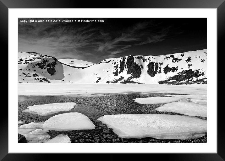 Loch Etchachan, ice melt  Framed Mounted Print by alan bain