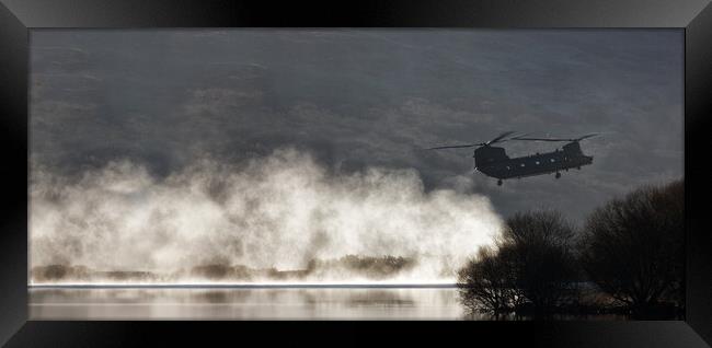 Chinook helicopter coming into land Framed Print by Rory Trappe