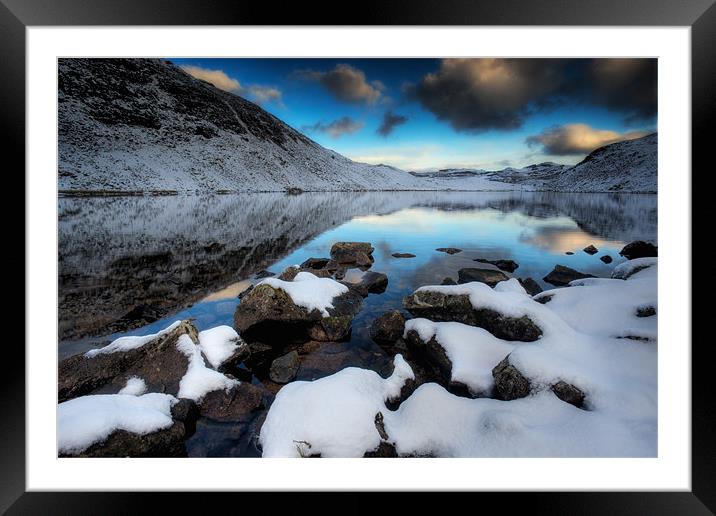 Llyn Manod shoreline Framed Mounted Print by Rory Trappe
