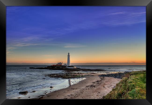 St Marys Lighthouse at sunrise. Framed Print by Kevin Tate