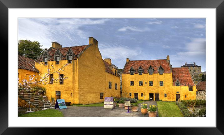 Culross Palace Framed Mounted Print by Tom Gomez