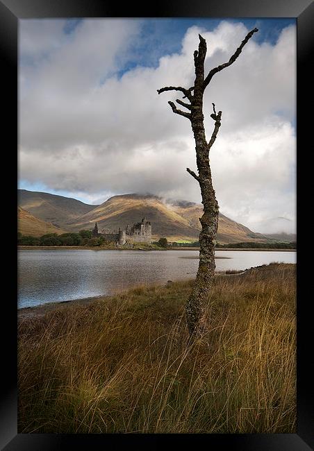 Kilchurn castle loch awe Scotland Framed Print by Eddie John