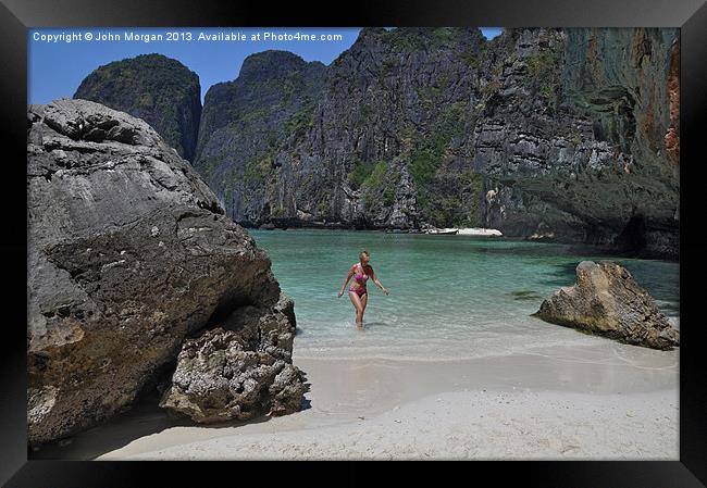 Coming ashore. Framed Print by John Morgan