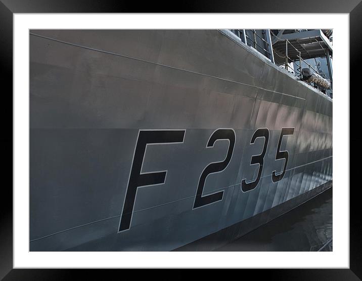 F235 HMS Monmouth Framed Mounted Print by Steve Purnell
