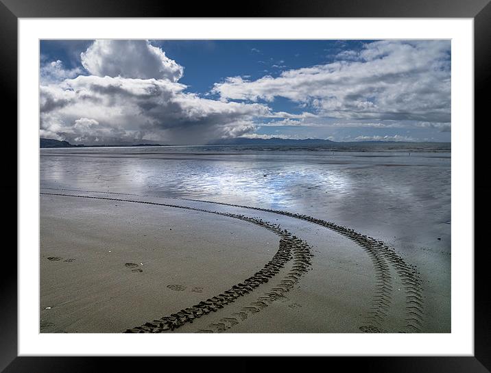 Tracks in the sand Framed Mounted Print by Richard Thomas
