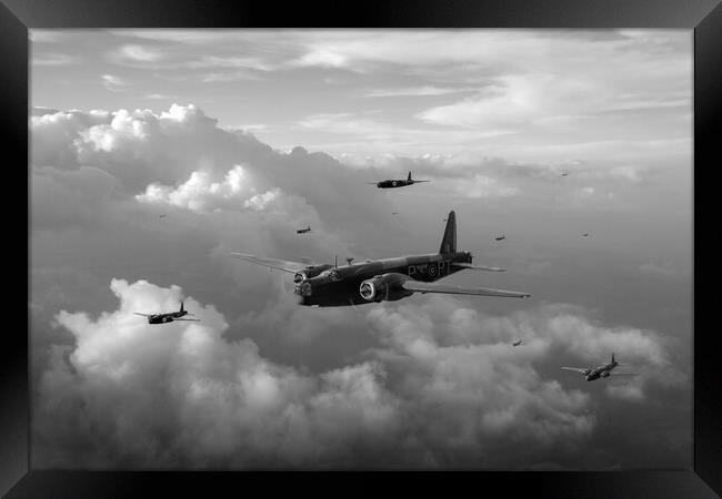 Vickers Wellington X4318 PT-P, B&W version Framed Print by Gary Eason