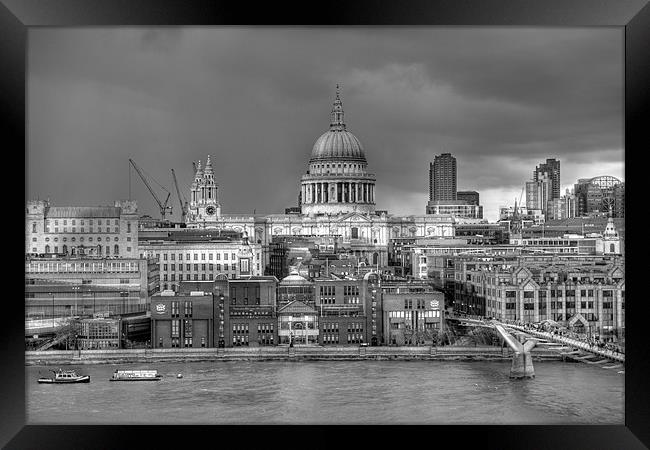 London cityscape Framed Print by Gary Eason