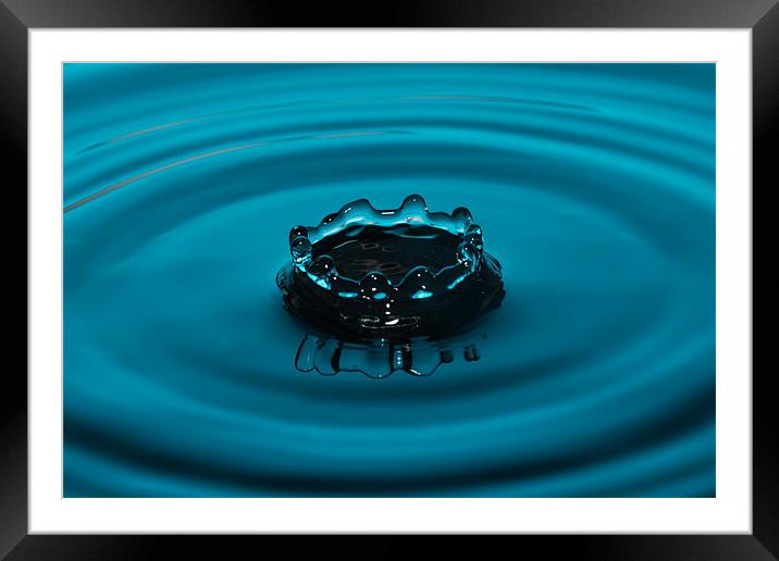 Water Crown Framed Mounted Print by Paul Shears Photogr