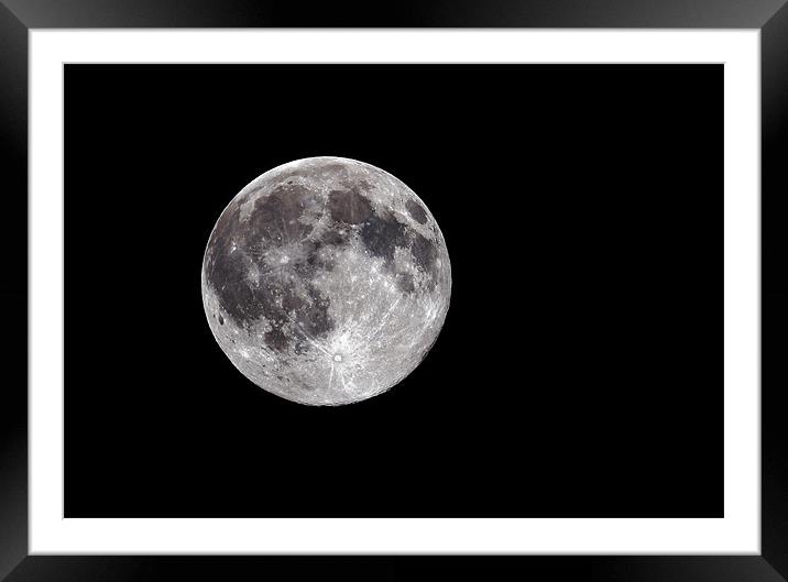 Full Moon Framed Mounted Print by Grant Glendinning