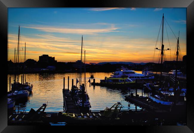 Victoria sunset Framed Print by Colin Chipp