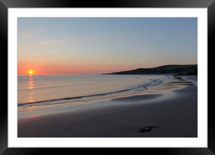 Sunset at Killantringan Bay Framed Mounted Print by Derek Beattie