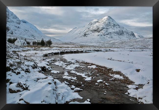 Lagangarbh Cottage and the Buachaille Etive Beag G Framed Print by Derek Beattie