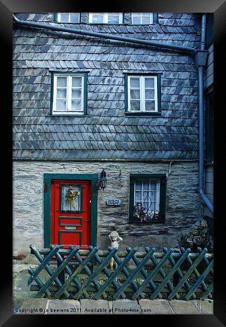 red door Framed Print by Jo Beerens