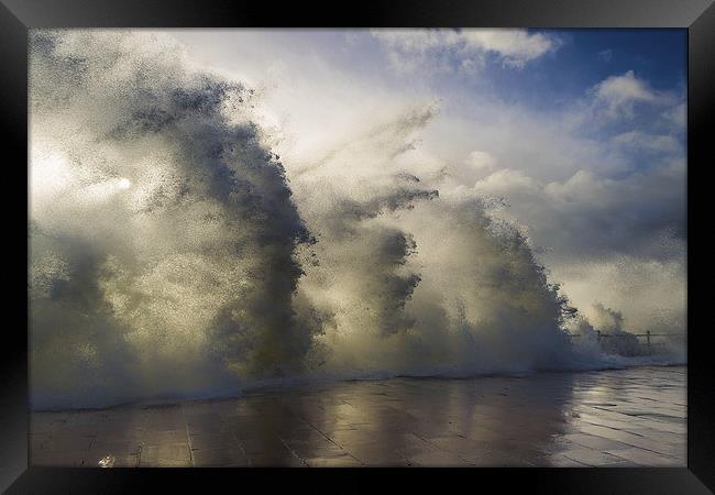 Crashing wave over Penzance promenard Framed Print by lee verrecchia