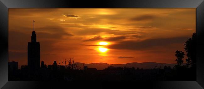 Edinburgh Portobello sunset Framed Print by Kevin Dobie