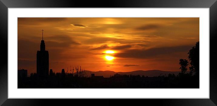Edinburgh Portobello sunset Framed Mounted Print by Kevin Dobie