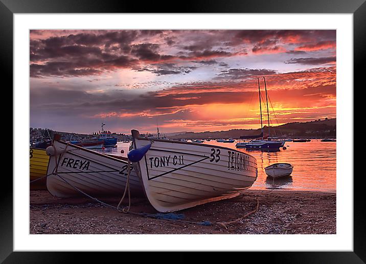 Teignmouth sunset 2 Framed Mounted Print by kevin wise
