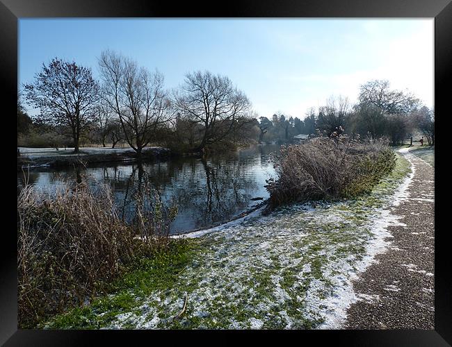 Winter on the River Avon Framed Print by simon brown