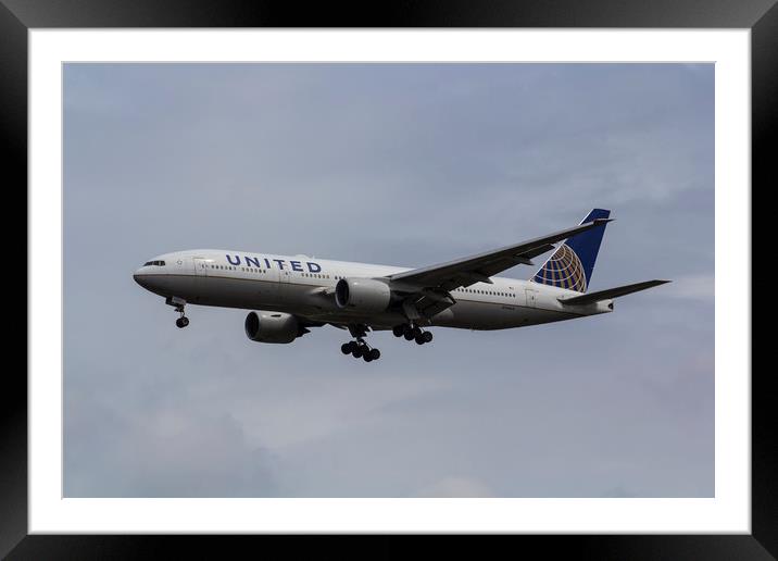 United airlines Boeing 777 Framed Mounted Print by David Pyatt