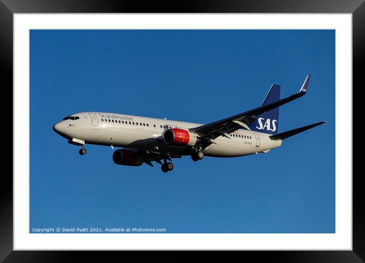Scandinavian Airlines Boeing 737-86N Framed Mounted Print by David Pyatt