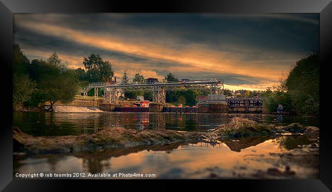 SUNSET AT EAST FARLEIGH WEIR Framed Print by Rob Toombs