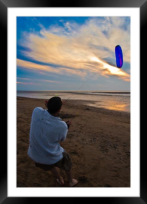 Power kitting at sun set. Framed Mounted Print by Lee Daly