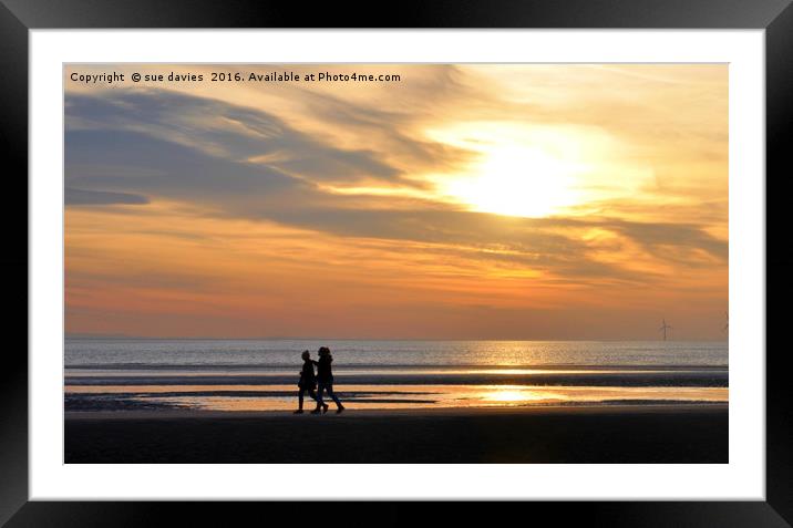 sillhouettes in the sunset Framed Mounted Print by sue davies