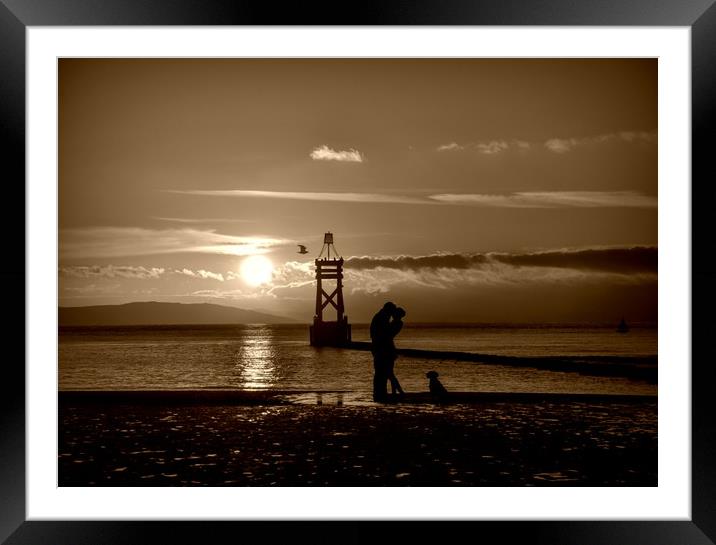 sunset romance Framed Mounted Print by sue davies