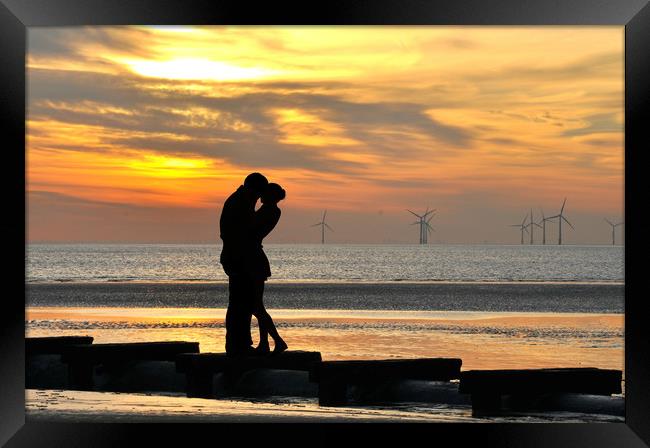 romance in the sunset Framed Print by sue davies