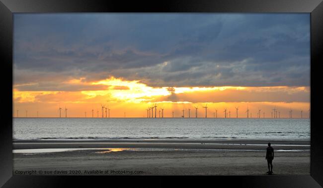 crosby windfarm and statues at sunset Framed Print by sue davies