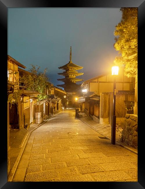 The To-Ji Temple Kyoto Framed Print by Clive Eariss