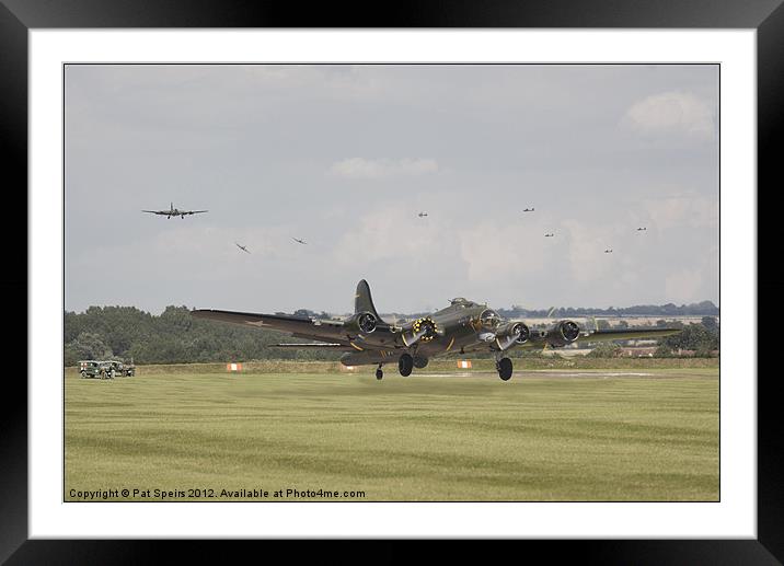 B17 Touchdown Framed Mounted Print by Pat Speirs
