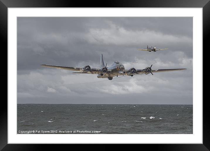 B17 Struggling Home Framed Mounted Print by Pat Speirs