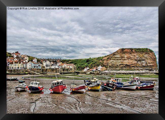  Low Tide Staithes Framed Print by Rick Lindley