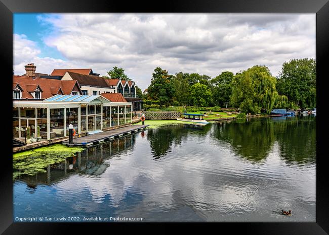 The Swan at Streatley  on Thames Framed Print by Ian Lewis