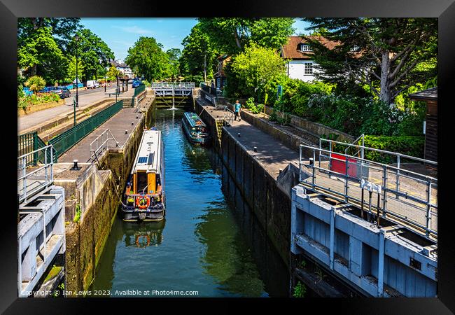 Narrowboats in Boulters Lock, Maidenhead Framed Print by Ian Lewis