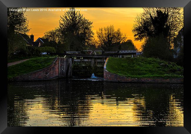 Sunset at Aldermaston Lock Framed Print by Ian Lewis