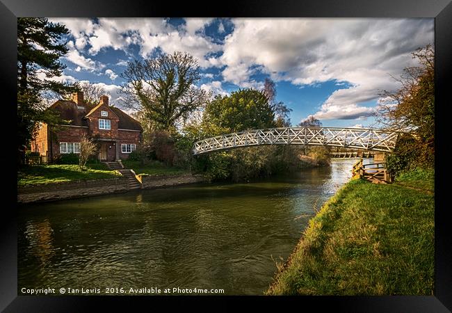 Footbridge At Little Wittenham Framed Print by Ian Lewis